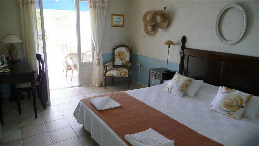 Hotel Amaudo Saint-Francois  Bagian luar foto