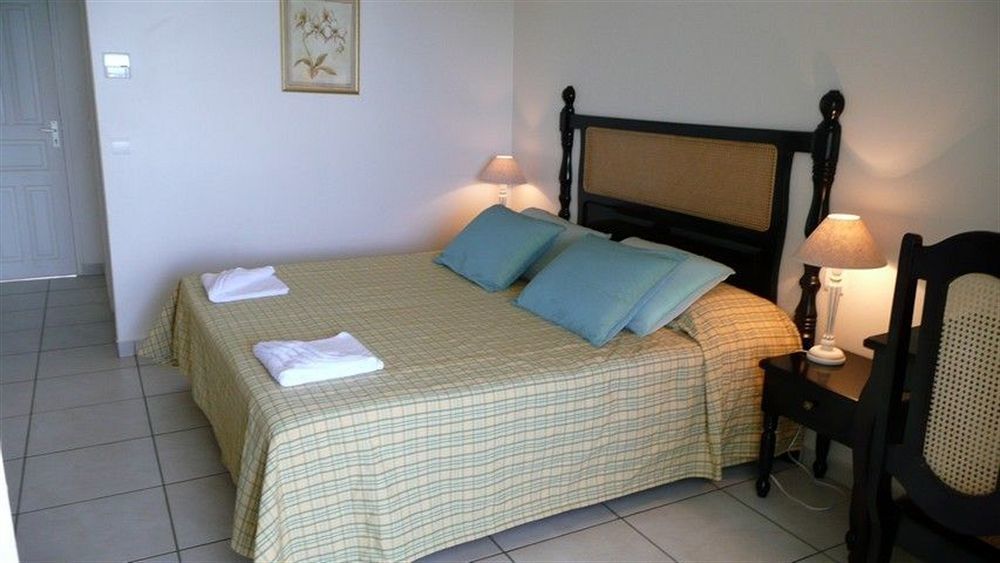 Hotel Amaudo Saint-Francois  Bagian luar foto